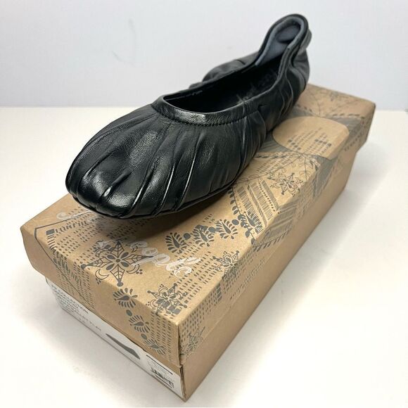 Free People Clara Gathered Almond Toe Ballet Flat in Black Size 7.5 New in box - Picture 11 of 11